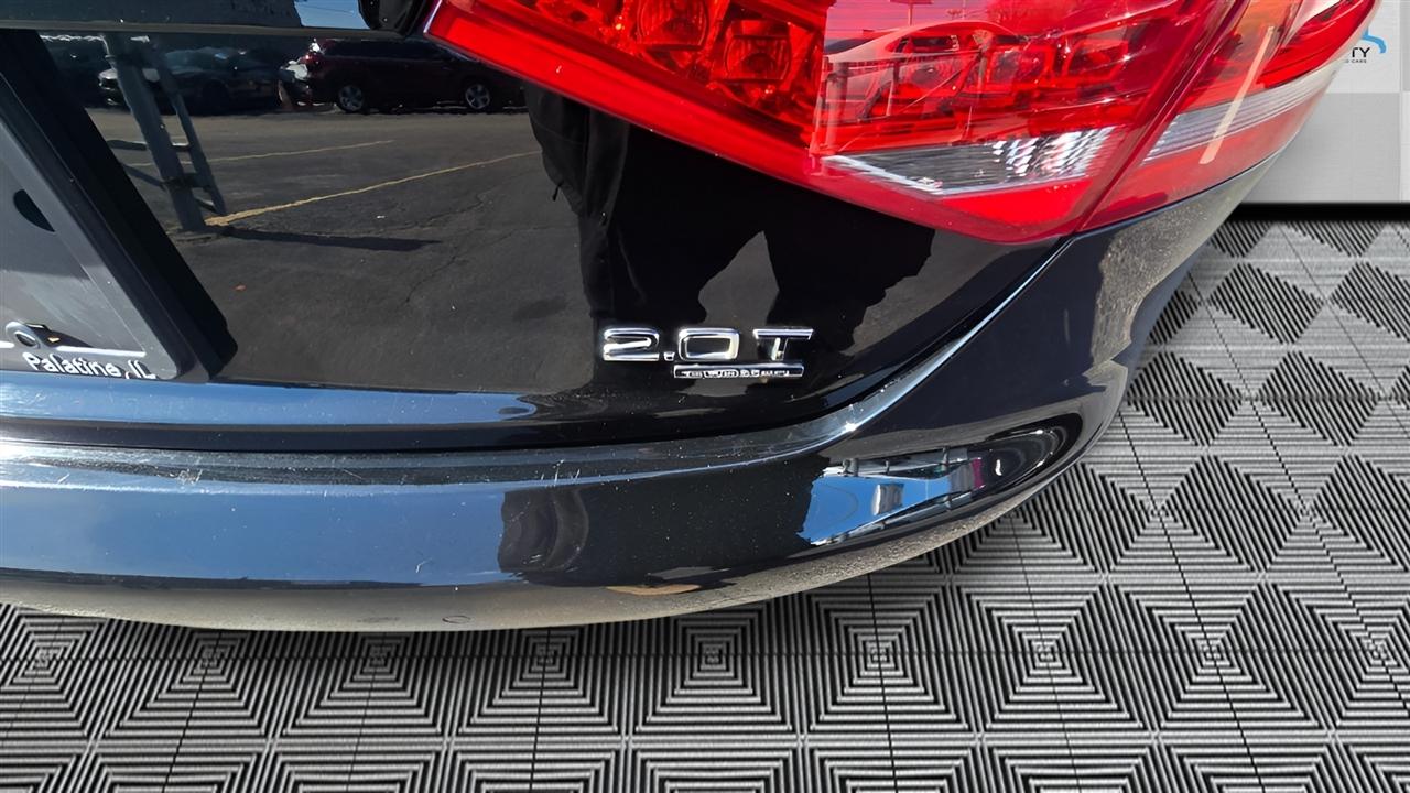 Audi A4 2.0T Sedan quattro Tiptronic 2011