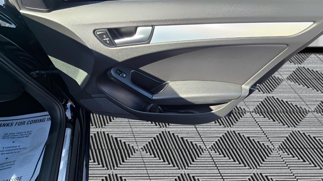 Audi A4 2.0T Sedan quattro Tiptronic 2011