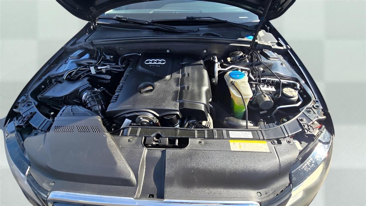 Audi A4 2.0T Sedan quattro Tiptronic 2011