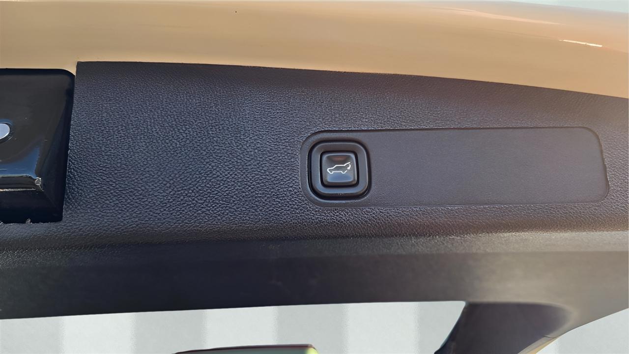 Chevrolet Tahoe LTZ 4WD 2013