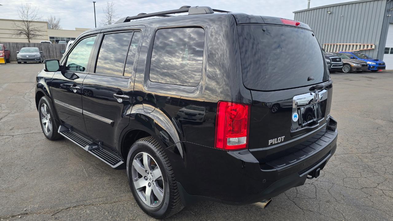 Honda Pilot Touring 4WD 5-Spd AT with DVD 2013