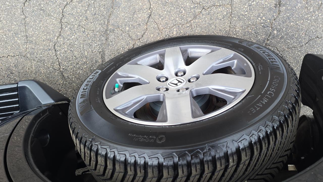 Honda Pilot Touring 4WD 5-Spd AT with DVD 2013