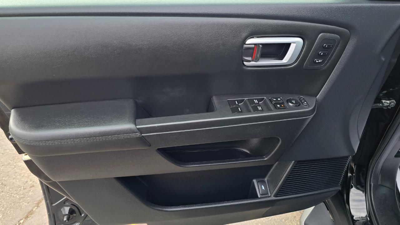 Honda Pilot Touring 4WD 5-Spd AT with DVD 2013