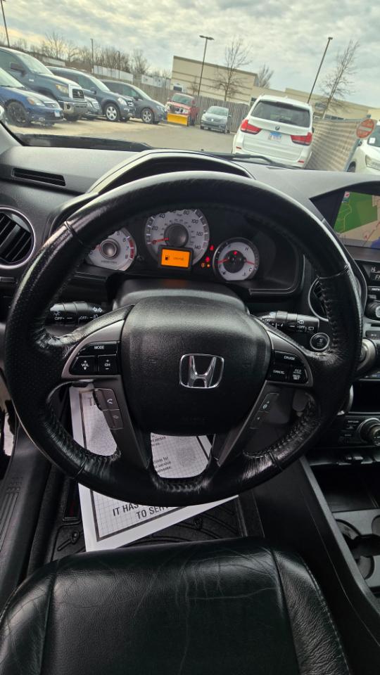 Honda Pilot Touring 4WD 5-Spd AT with DVD 2013