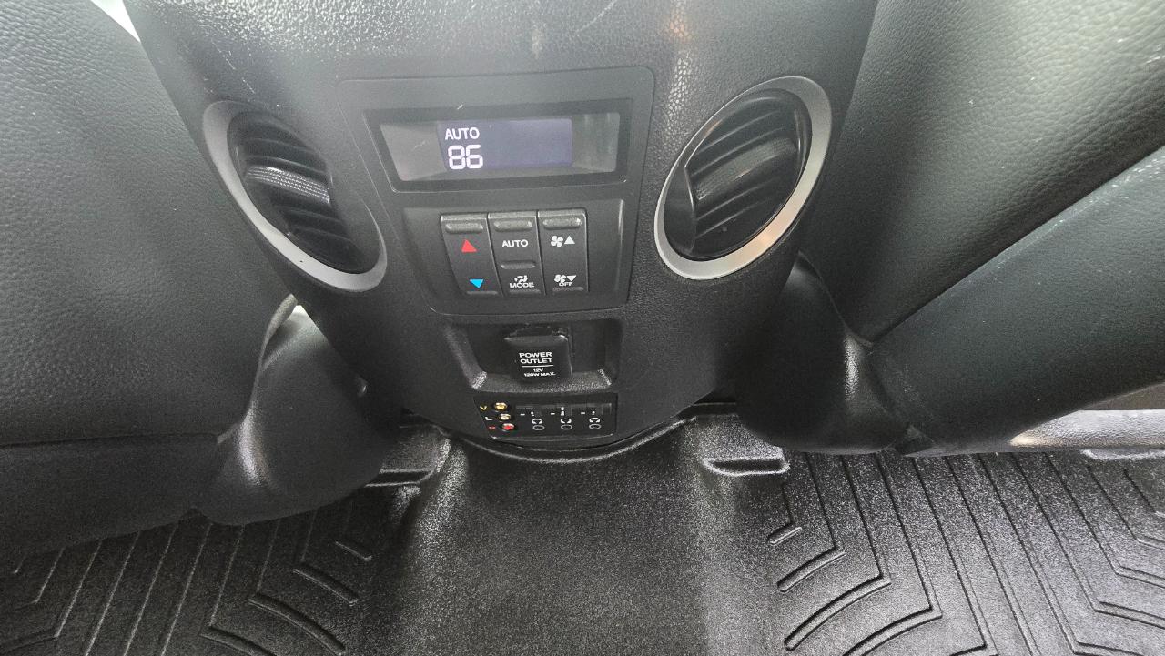 Honda Pilot Touring 4WD 5-Spd AT with DVD 2013