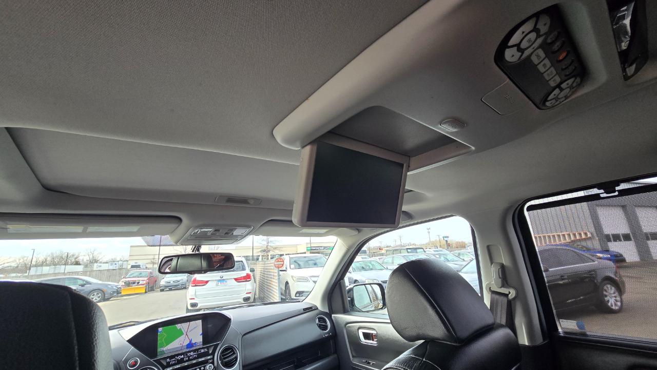 Honda Pilot Touring 4WD 5-Spd AT with DVD 2013