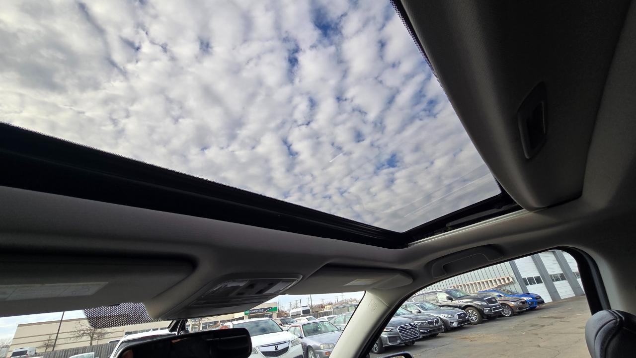 Honda Pilot Touring 4WD 5-Spd AT with DVD 2013