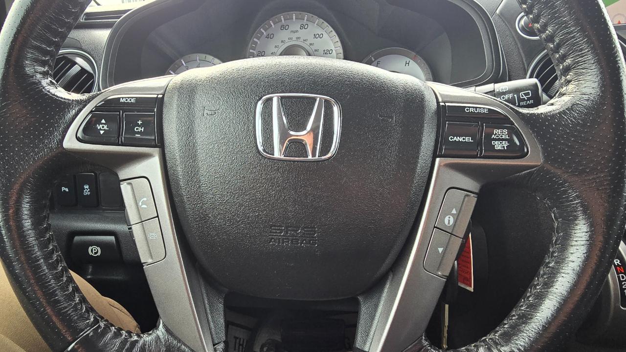 Honda Pilot Touring 4WD 5-Spd AT with DVD 2013