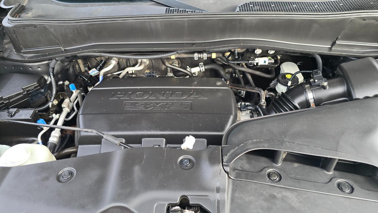 Honda Pilot Touring 4WD 5-Spd AT with DVD 2013