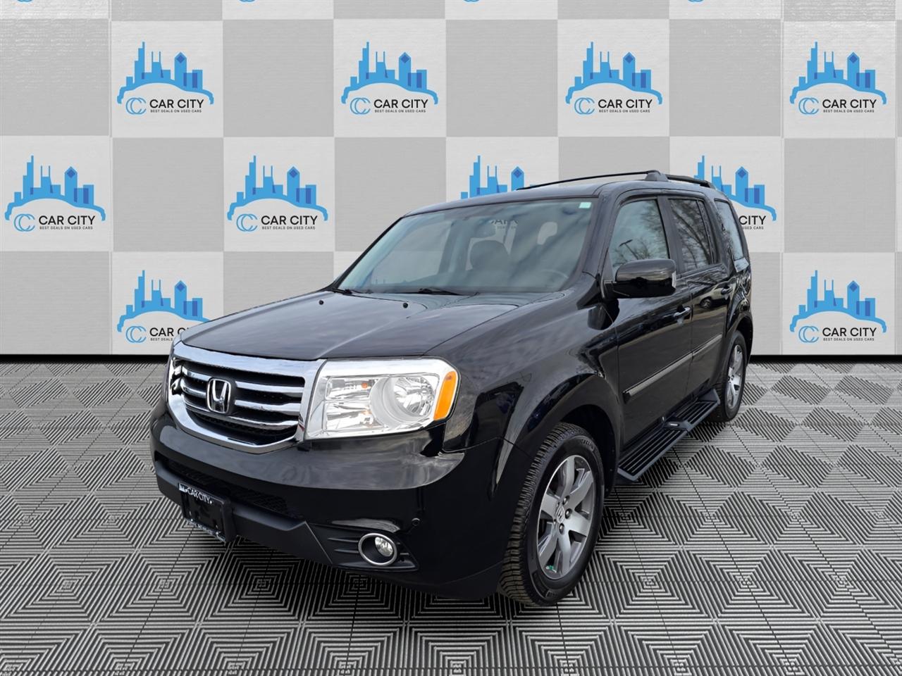 Honda Pilot Touring 4WD 5-Spd AT with DVD 2013