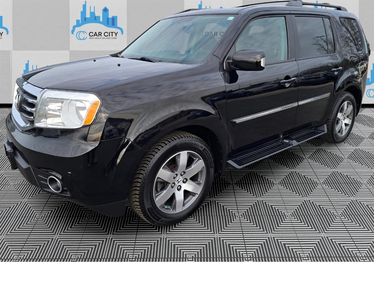 Honda Pilot Touring 4WD 5-Spd AT with DVD 2013