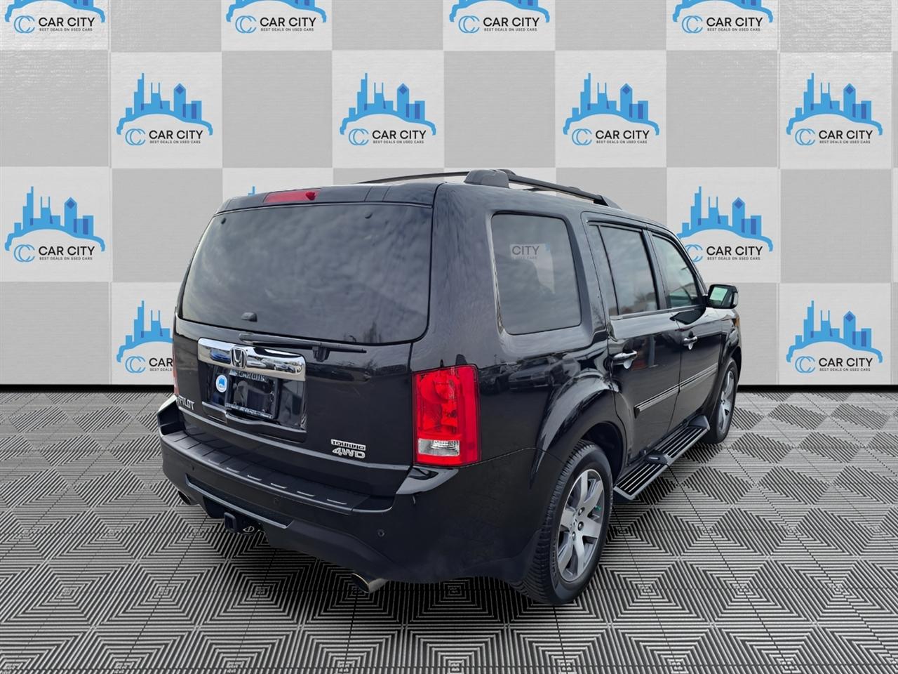 Honda Pilot Touring 4WD 5-Spd AT with DVD 2013