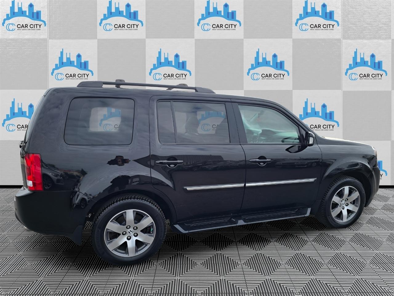 Honda Pilot Touring 4WD 5-Spd AT with DVD 2013