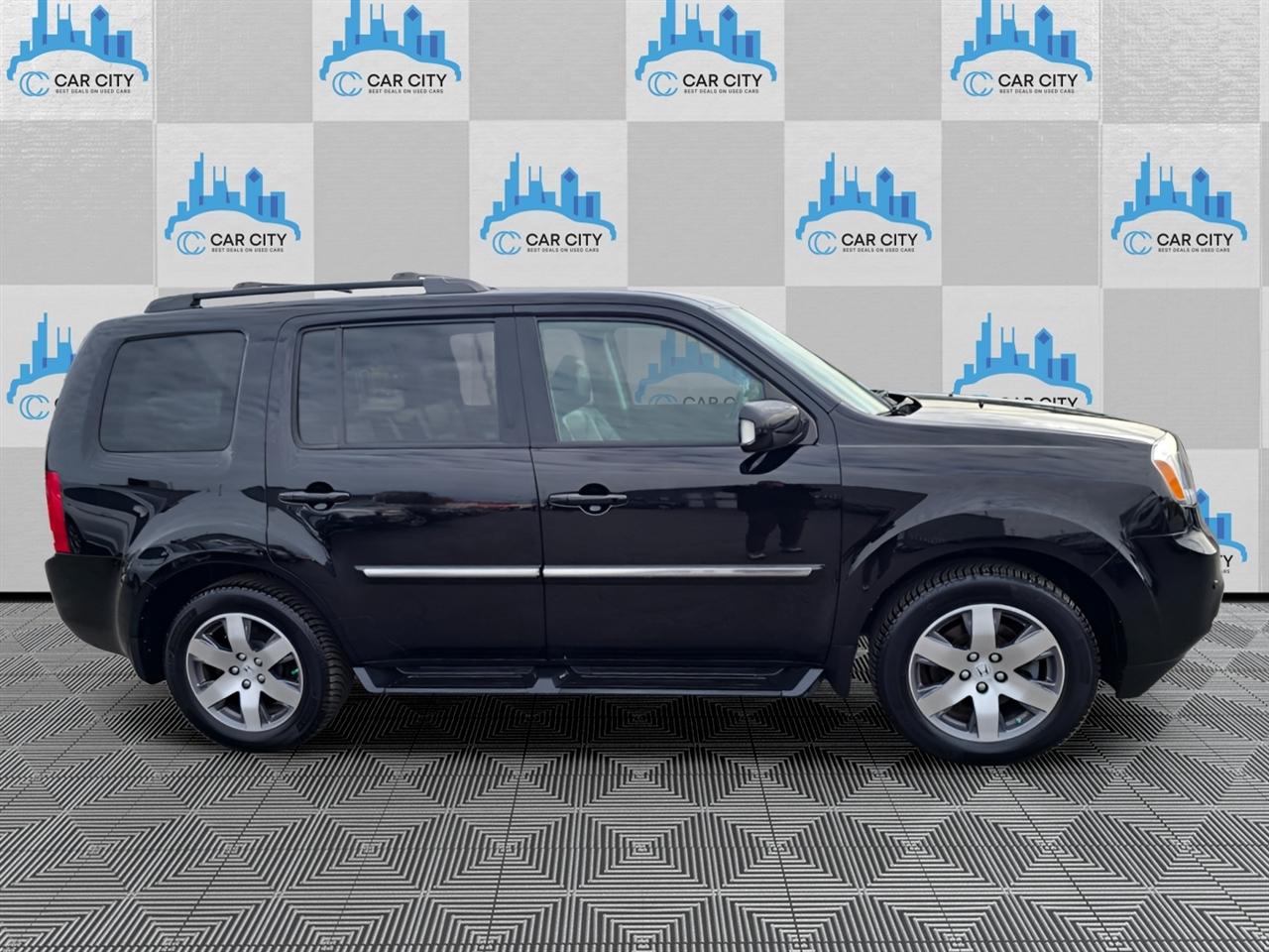 Honda Pilot Touring 4WD 5-Spd AT with DVD 2013