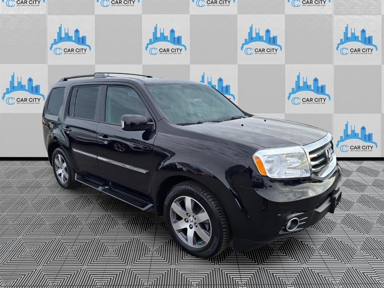Honda Pilot Touring 4WD 5-Spd AT with DVD 2013