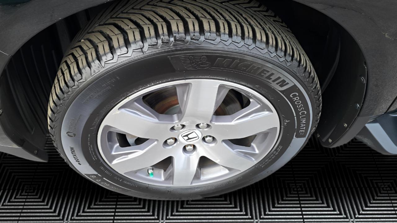 Honda Pilot Touring 4WD 5-Spd AT with DVD 2013