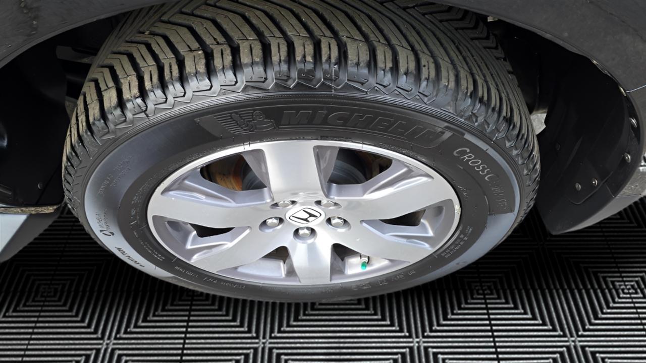 Honda Pilot Touring 4WD 5-Spd AT with DVD 2013