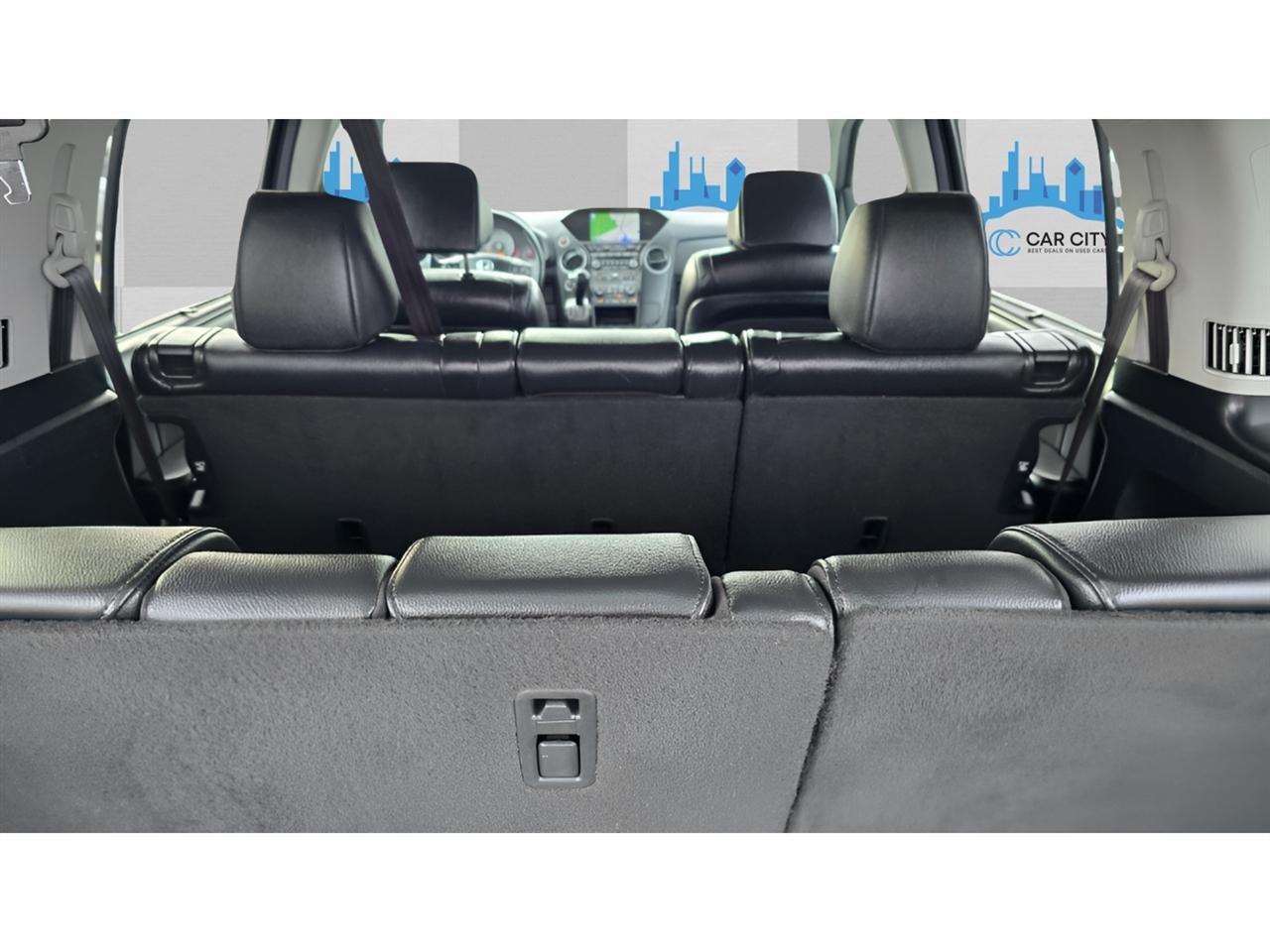 Honda Pilot Touring 4WD 5-Spd AT with DVD 2013