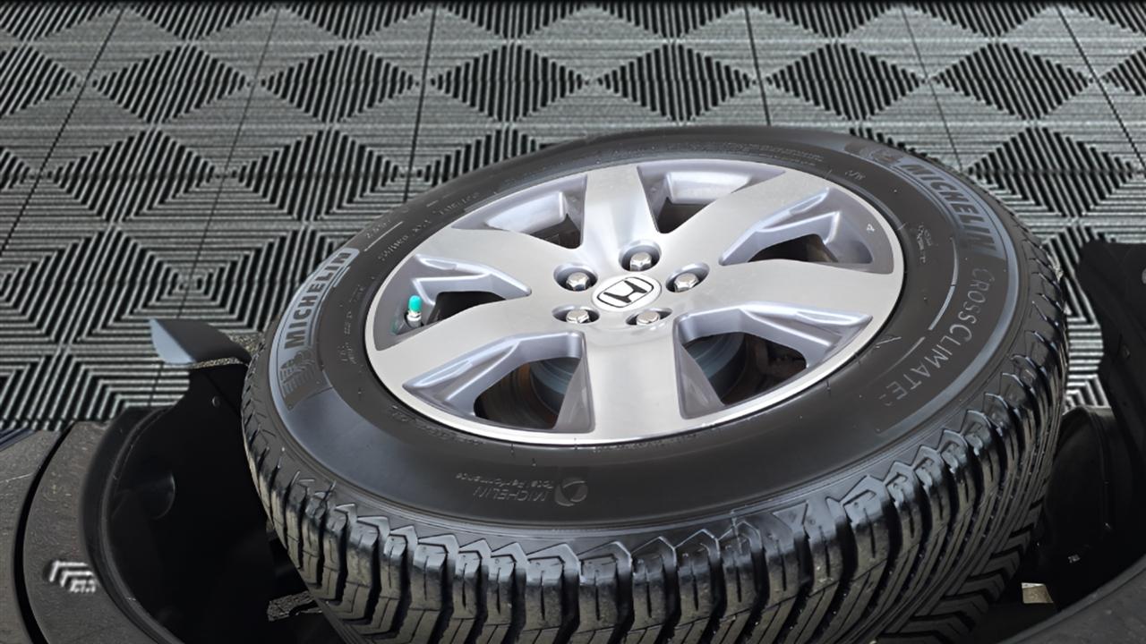 Honda Pilot Touring 4WD 5-Spd AT with DVD 2013