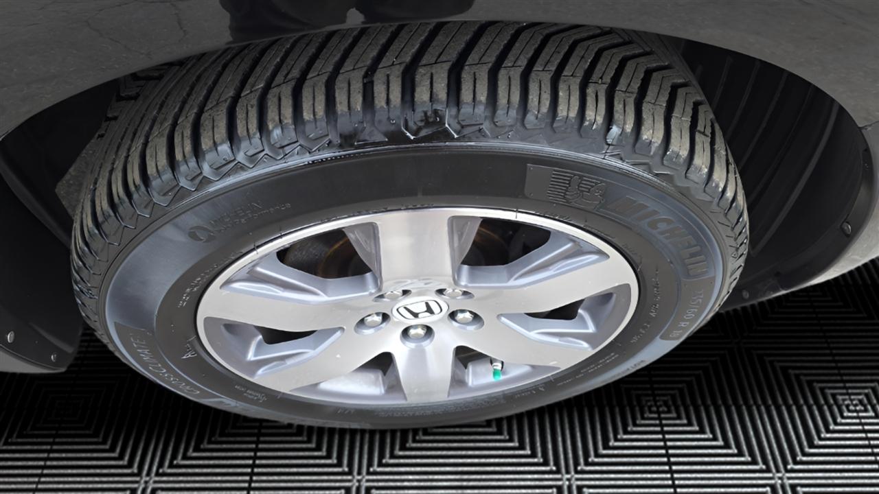 Honda Pilot Touring 4WD 5-Spd AT with DVD 2013