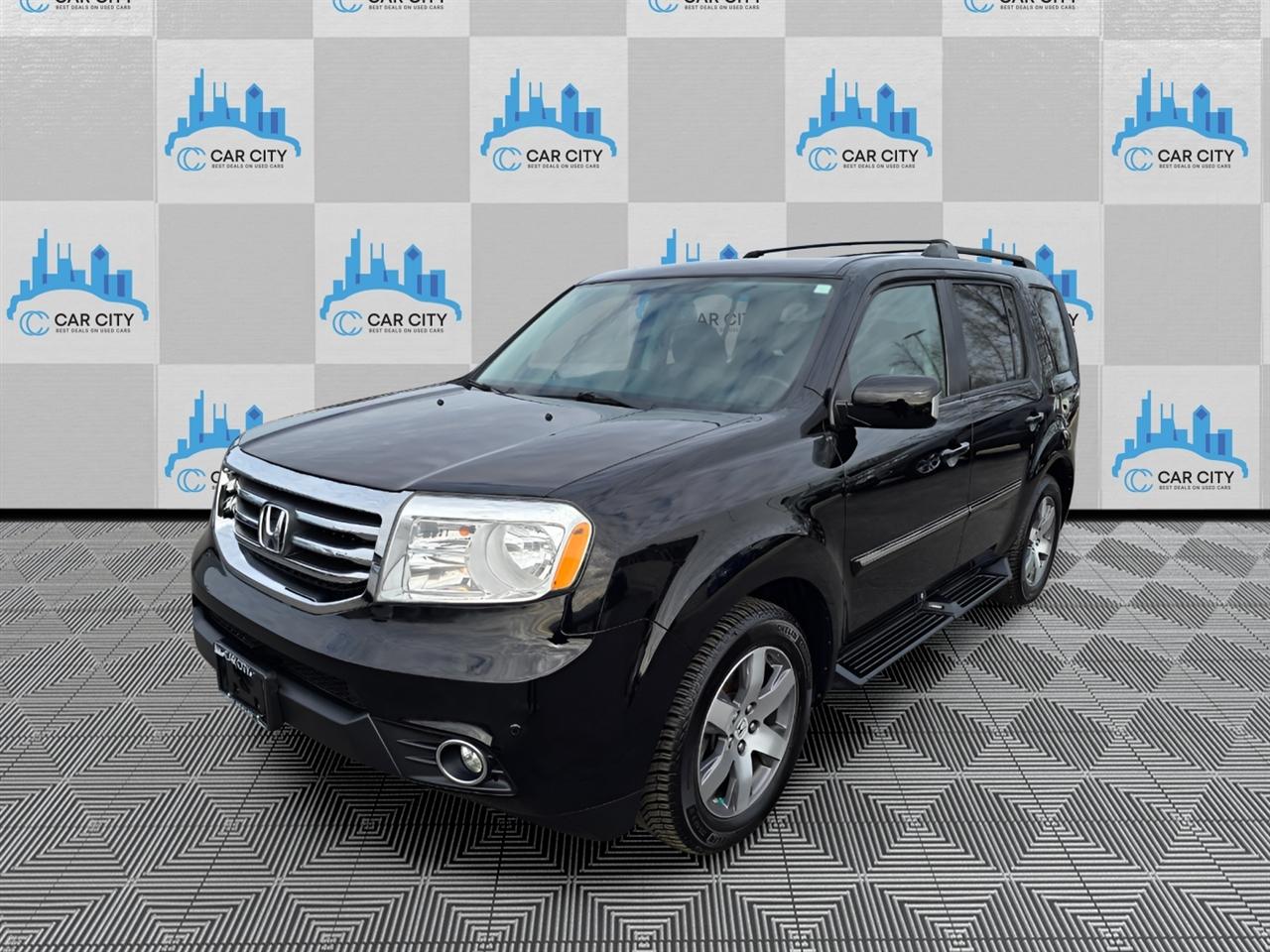 Honda Pilot Touring 4WD 5-Spd AT with DVD 2013