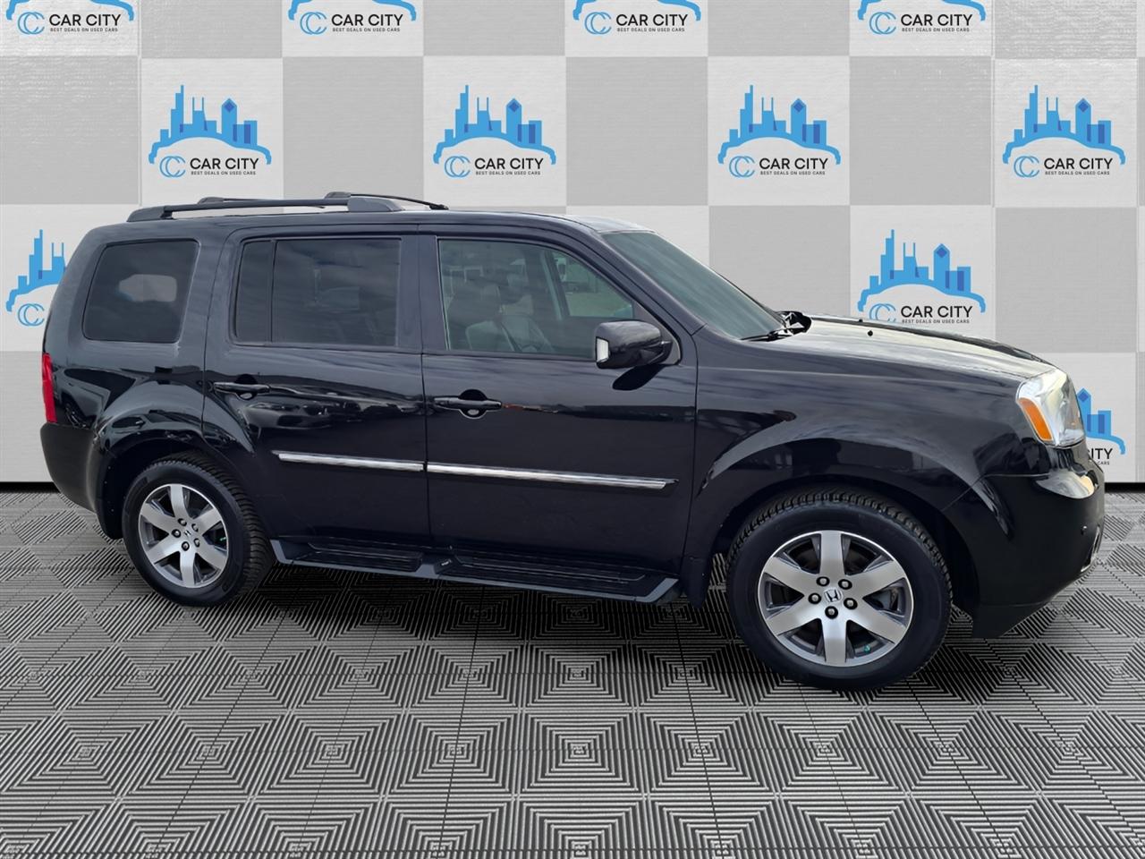 Honda Pilot Touring 4WD 5-Spd AT with DVD 2013