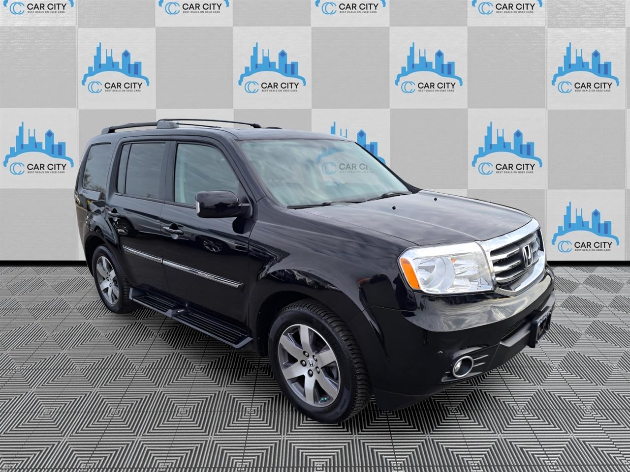 Honda Pilot Touring 4WD 5-Spd AT with DVD 2013
