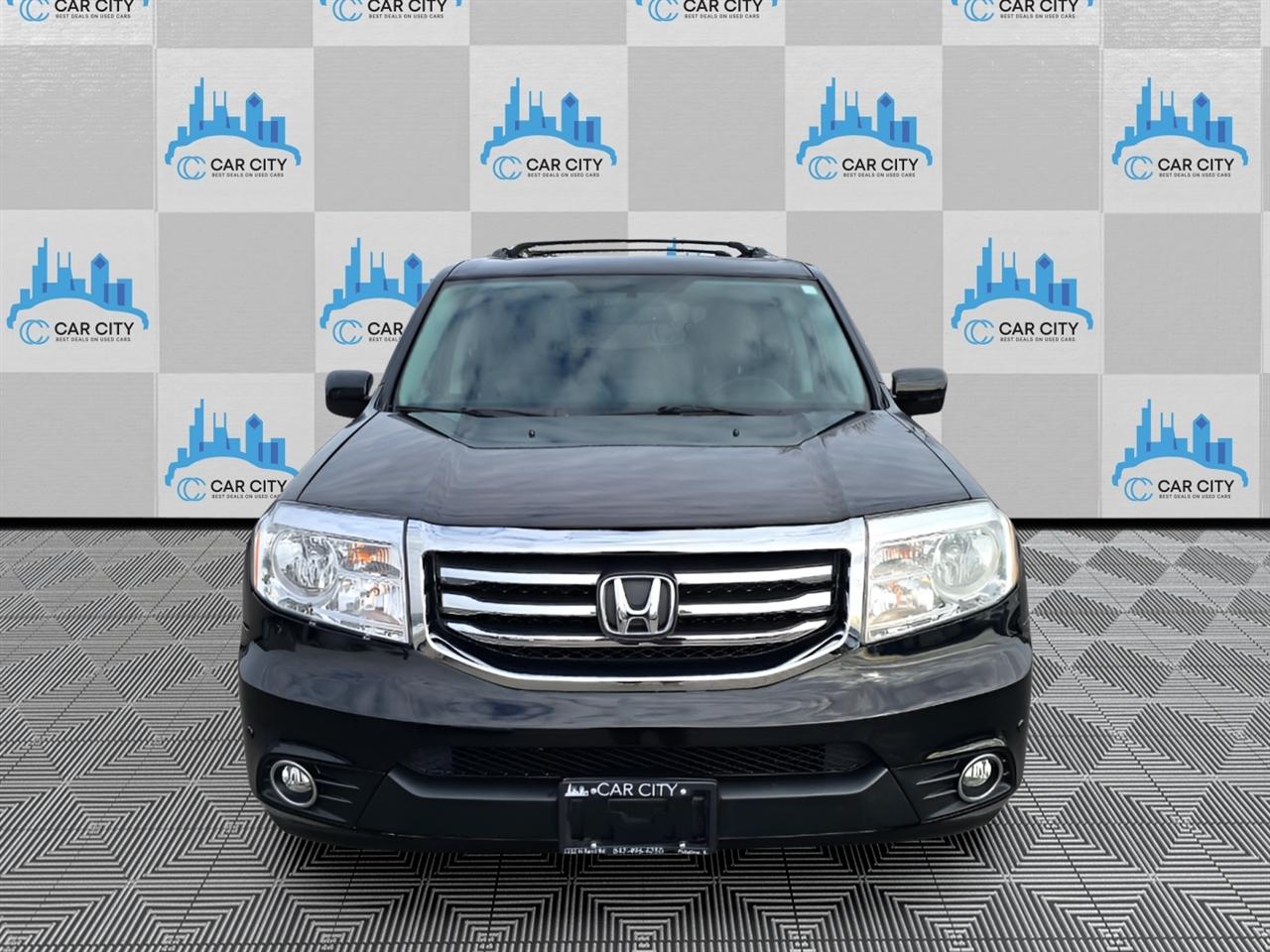 Honda Pilot Touring 4WD 5-Spd AT with DVD 2013