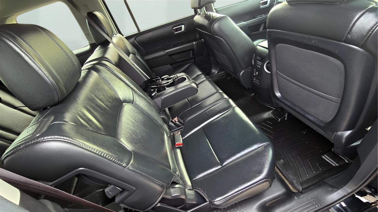 Honda Pilot Touring 4WD 5-Spd AT with DVD 2013