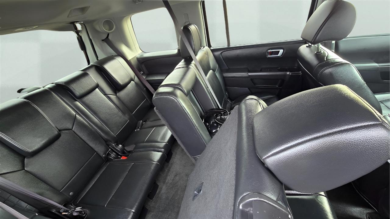 Honda Pilot Touring 4WD 5-Spd AT with DVD 2013