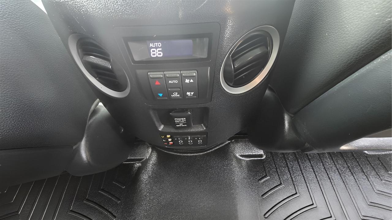 Honda Pilot Touring 4WD 5-Spd AT with DVD 2013