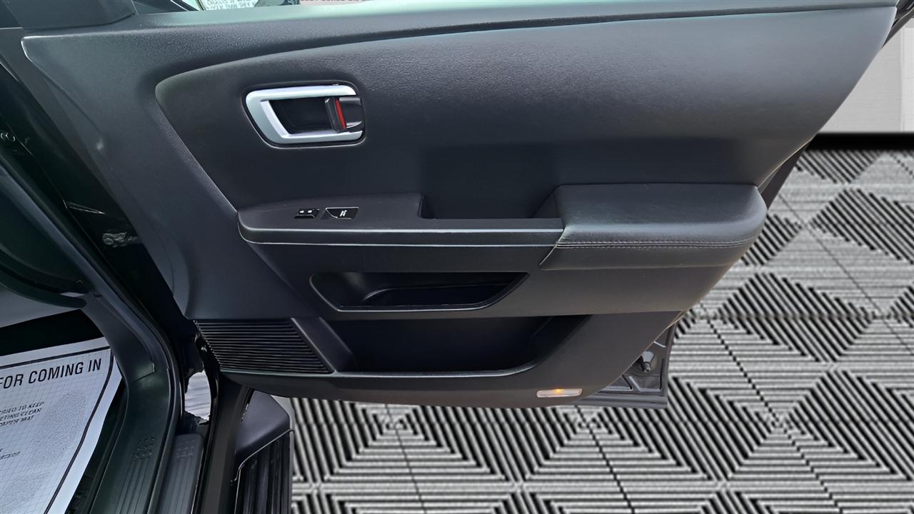 Honda Pilot Touring 4WD 5-Spd AT with DVD 2013