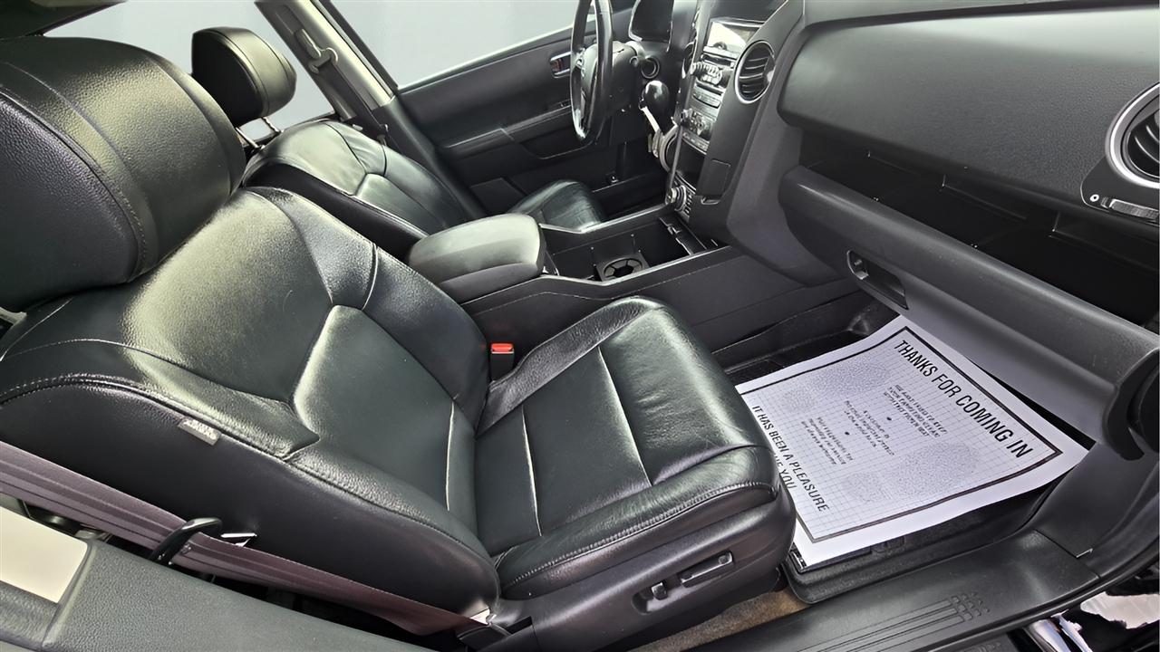 Honda Pilot Touring 4WD 5-Spd AT with DVD 2013