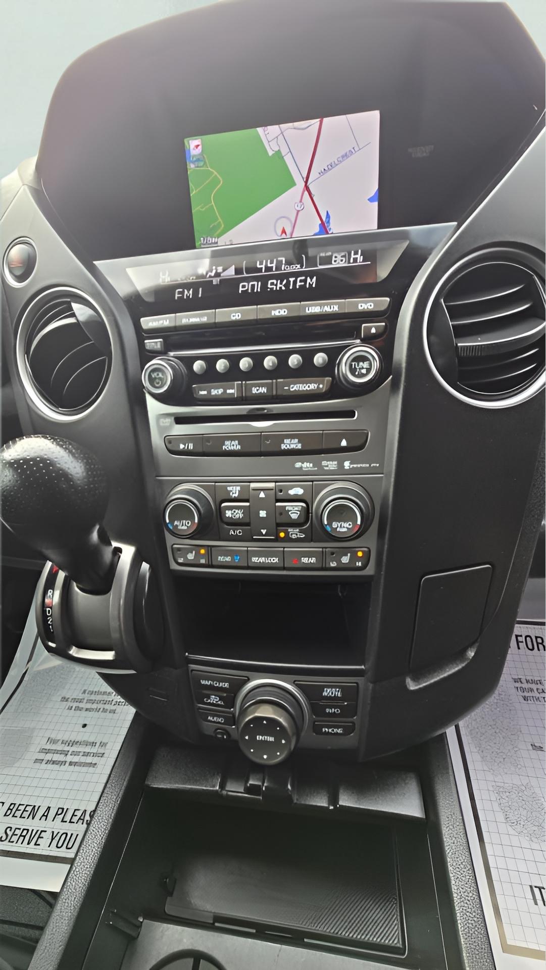 Honda Pilot Touring 4WD 5-Spd AT with DVD 2013