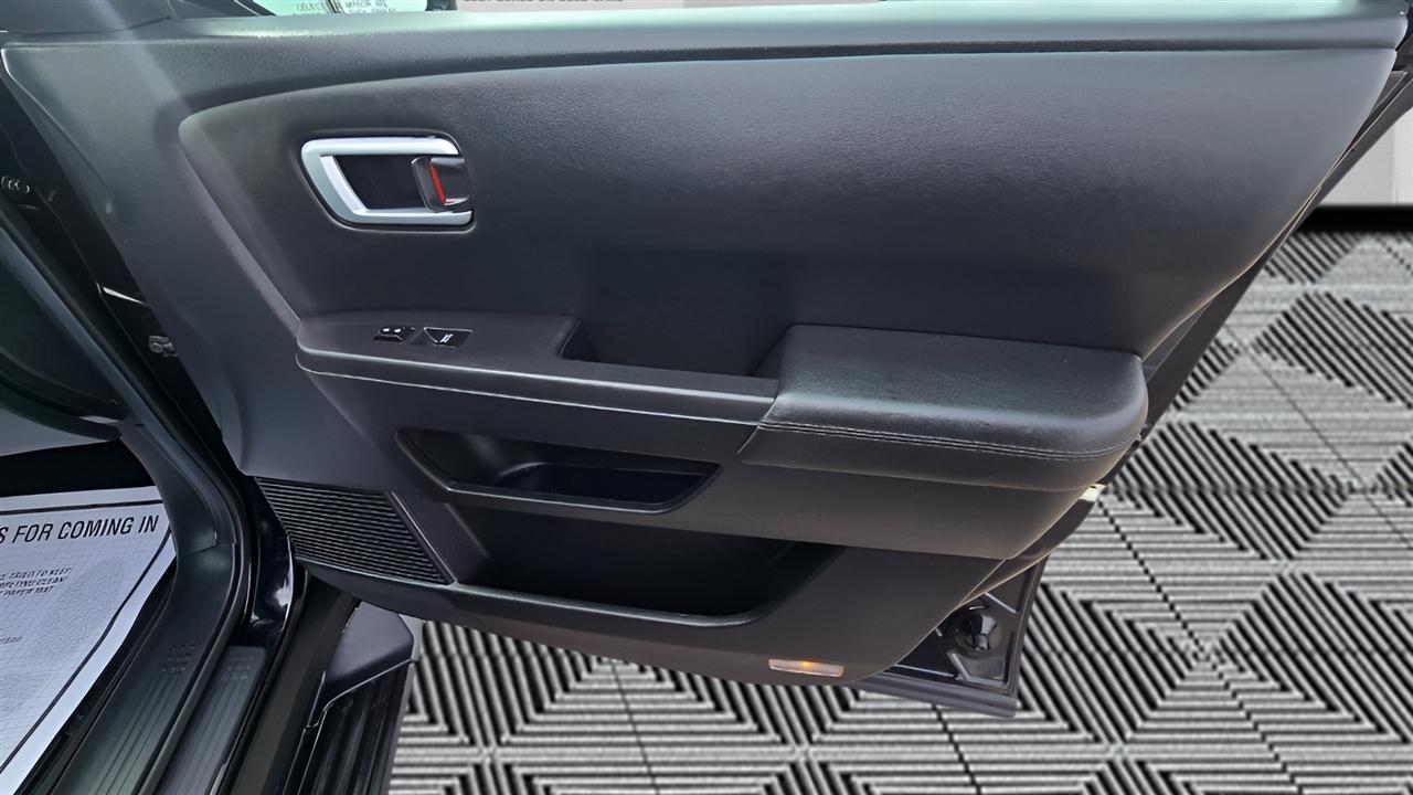 Honda Pilot Touring 4WD 5-Spd AT with DVD 2013