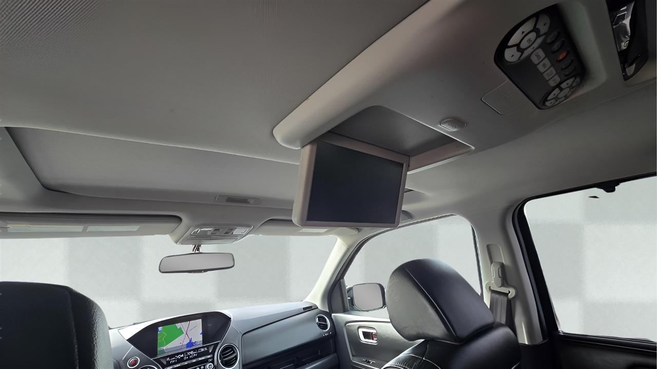 Honda Pilot Touring 4WD 5-Spd AT with DVD 2013
