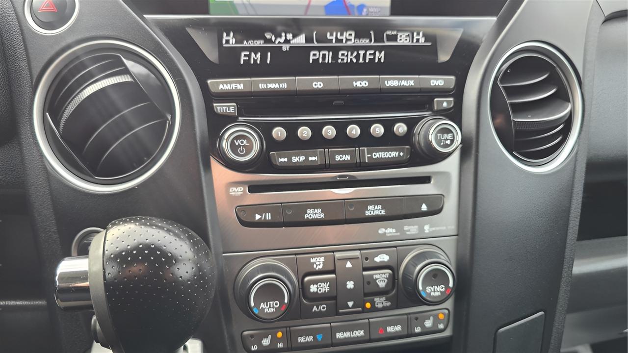 Honda Pilot Touring 4WD 5-Spd AT with DVD 2013