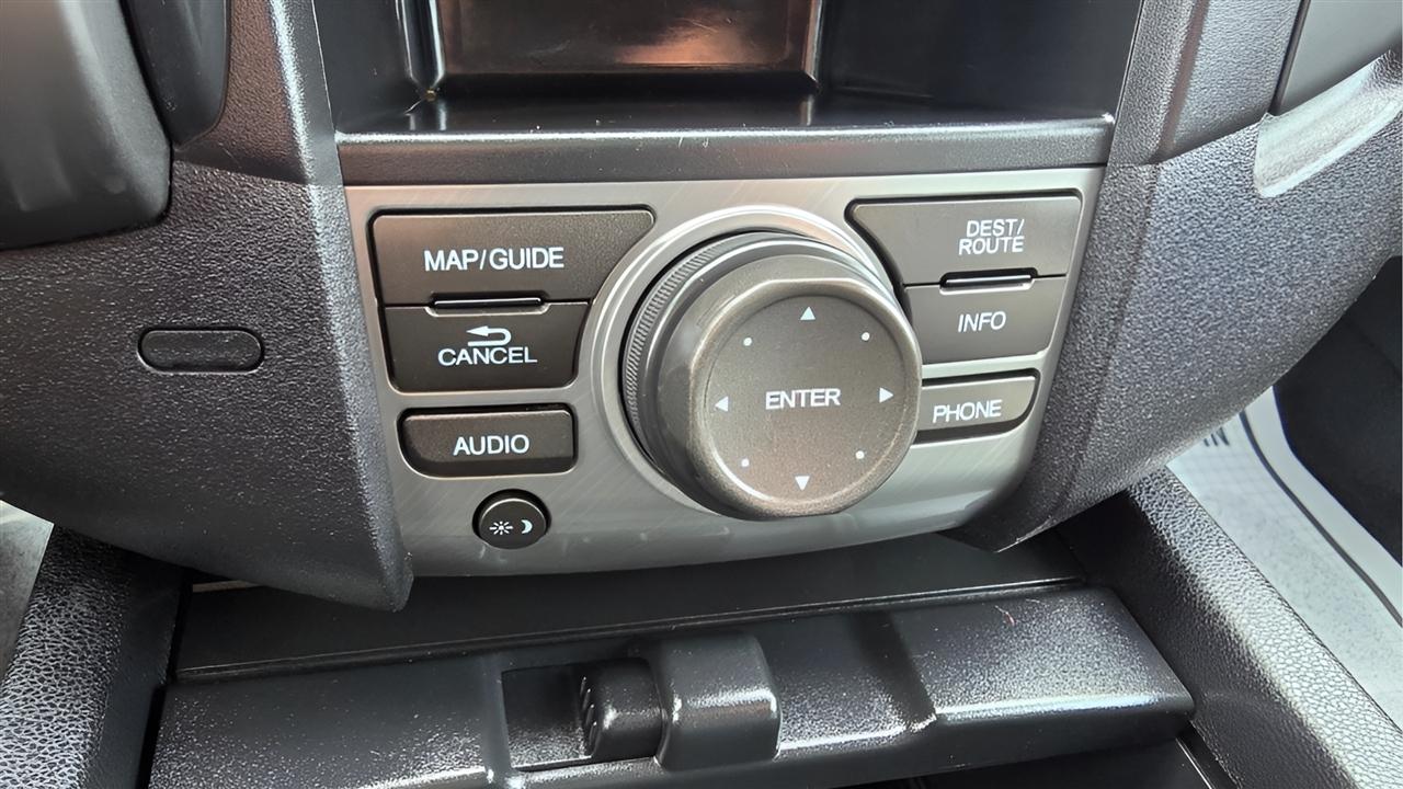 Honda Pilot Touring 4WD 5-Spd AT with DVD 2013