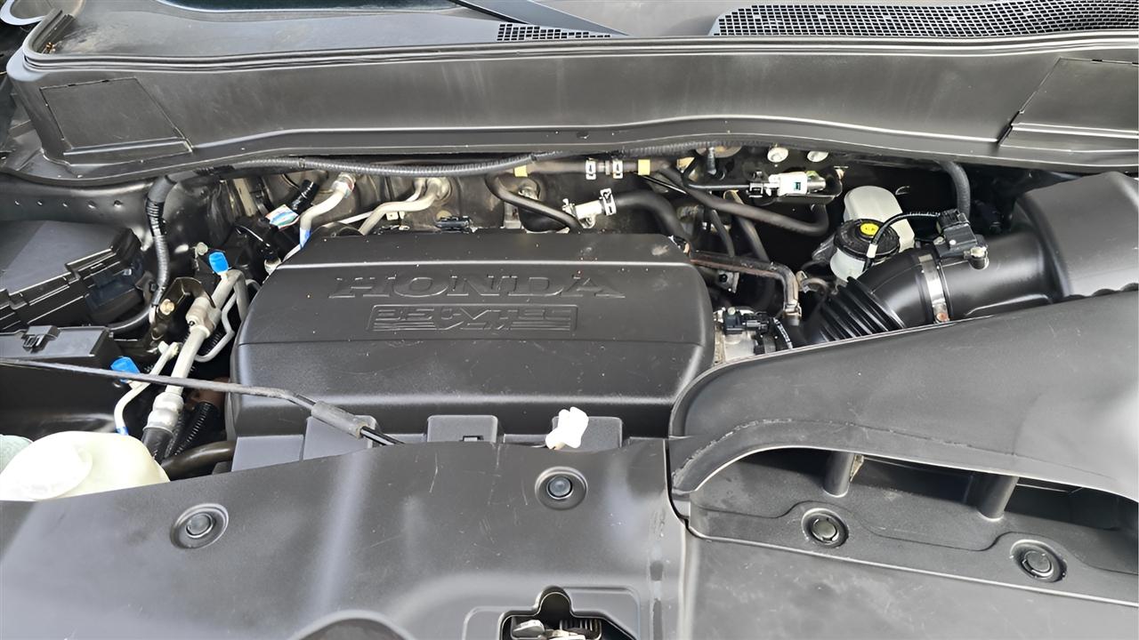 Honda Pilot Touring 4WD 5-Spd AT with DVD 2013