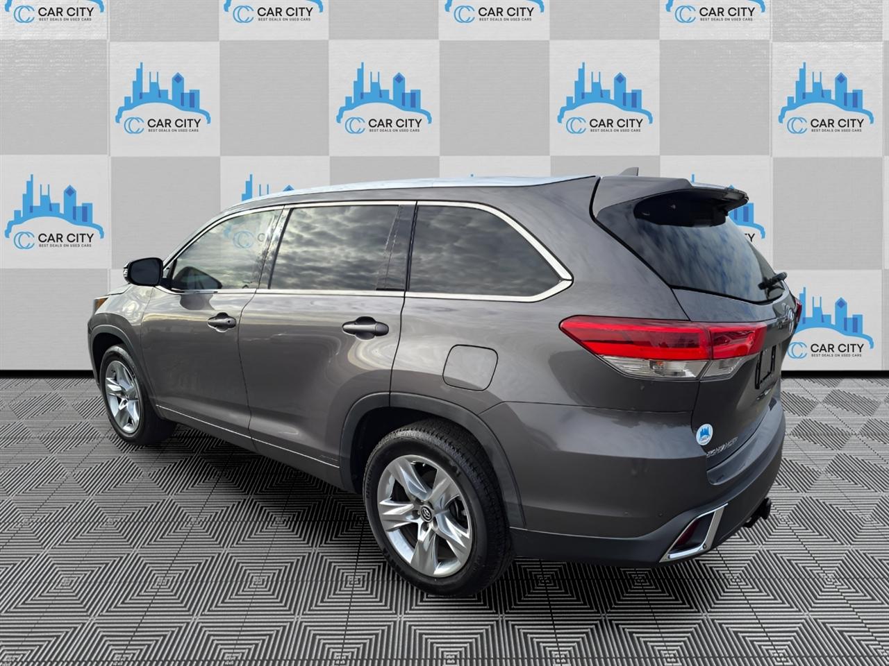Toyota Highlander Limited FWD V6 2018