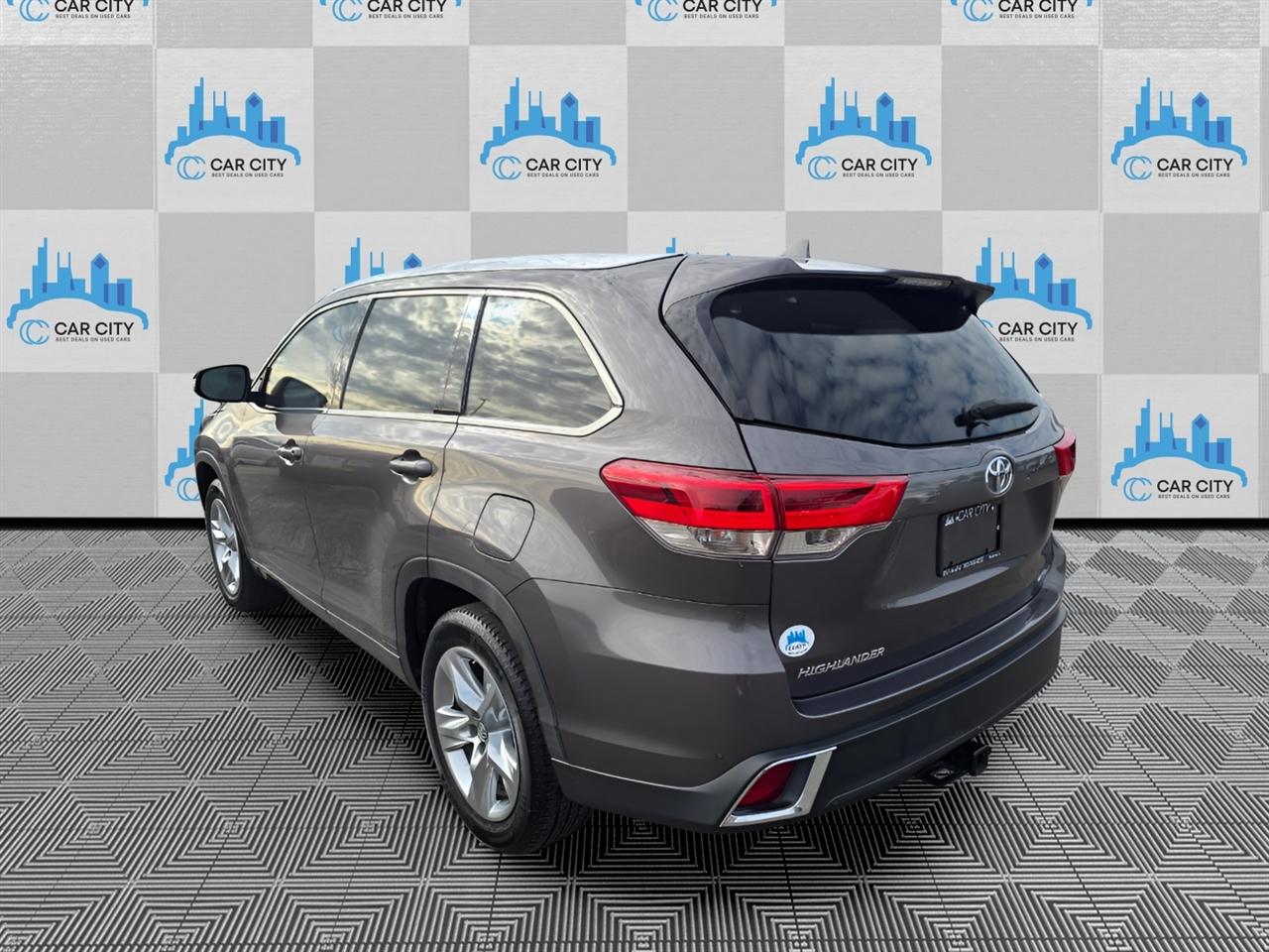 Toyota Highlander Limited FWD V6 2018