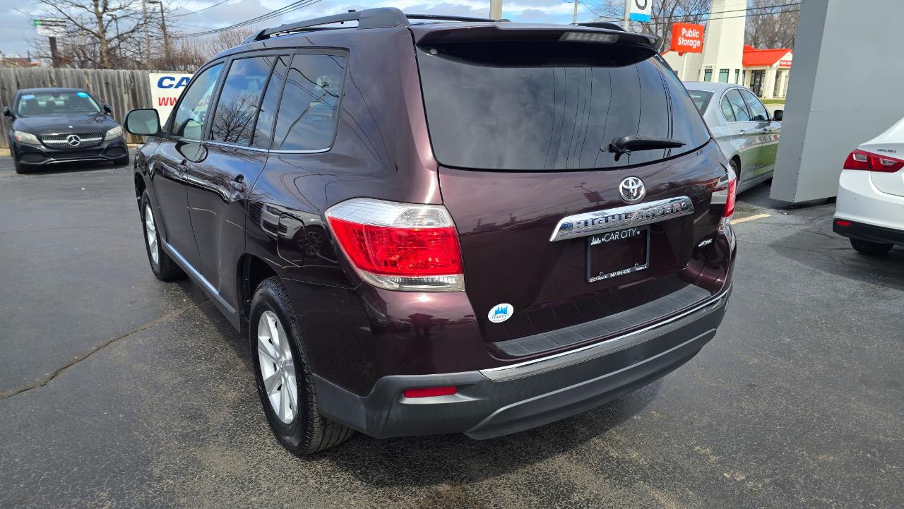 Toyota Highlander 4dr V6 4WD (Natl) 2011