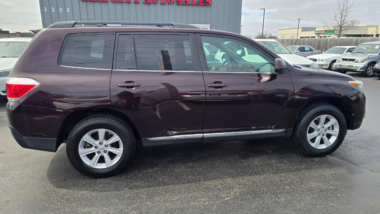 Toyota Highlander 4dr V6 4WD (Natl) 2011