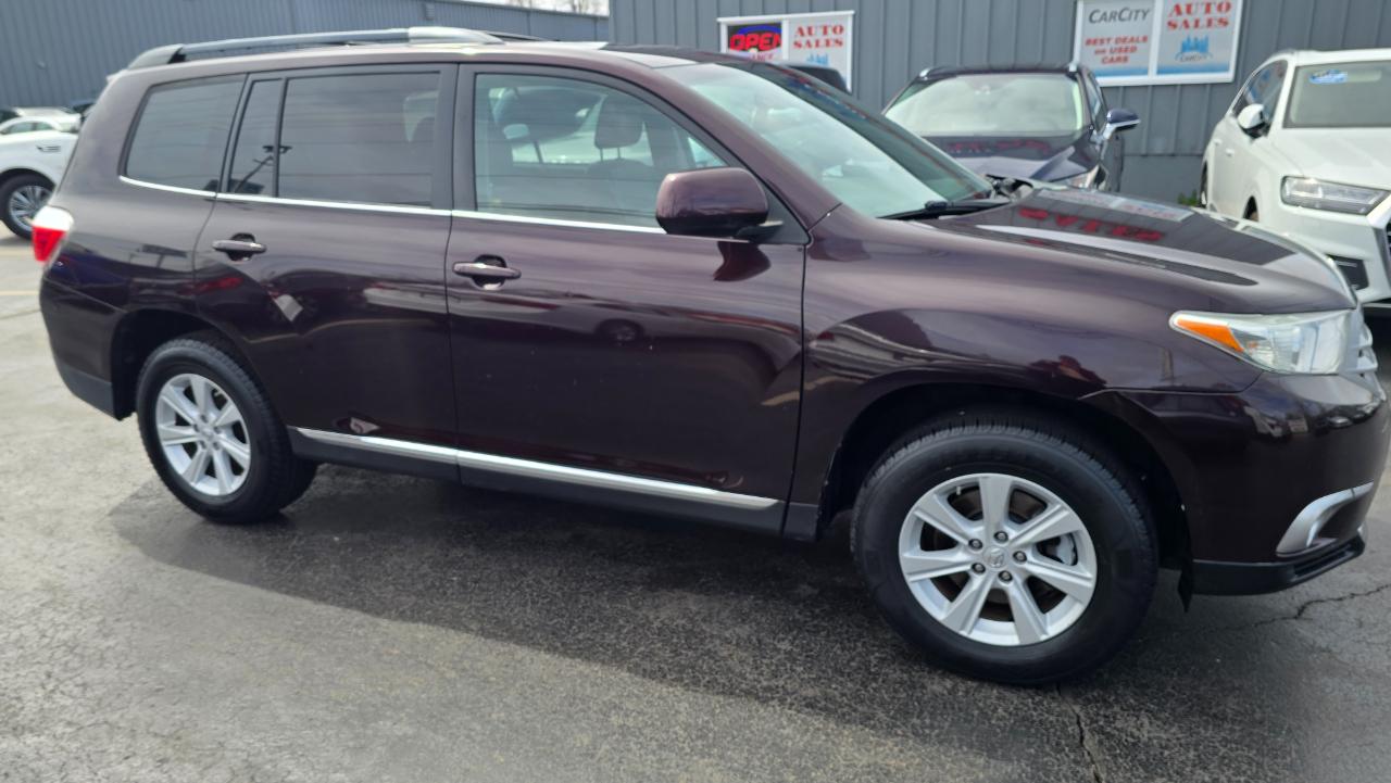 Toyota Highlander 4dr V6 4WD (Natl) 2011