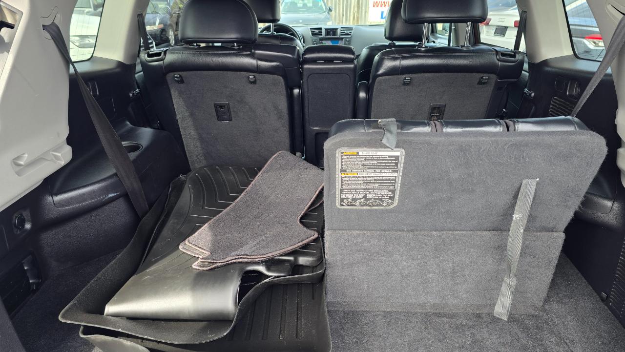 Toyota Highlander 4dr V6 4WD (Natl) 2011