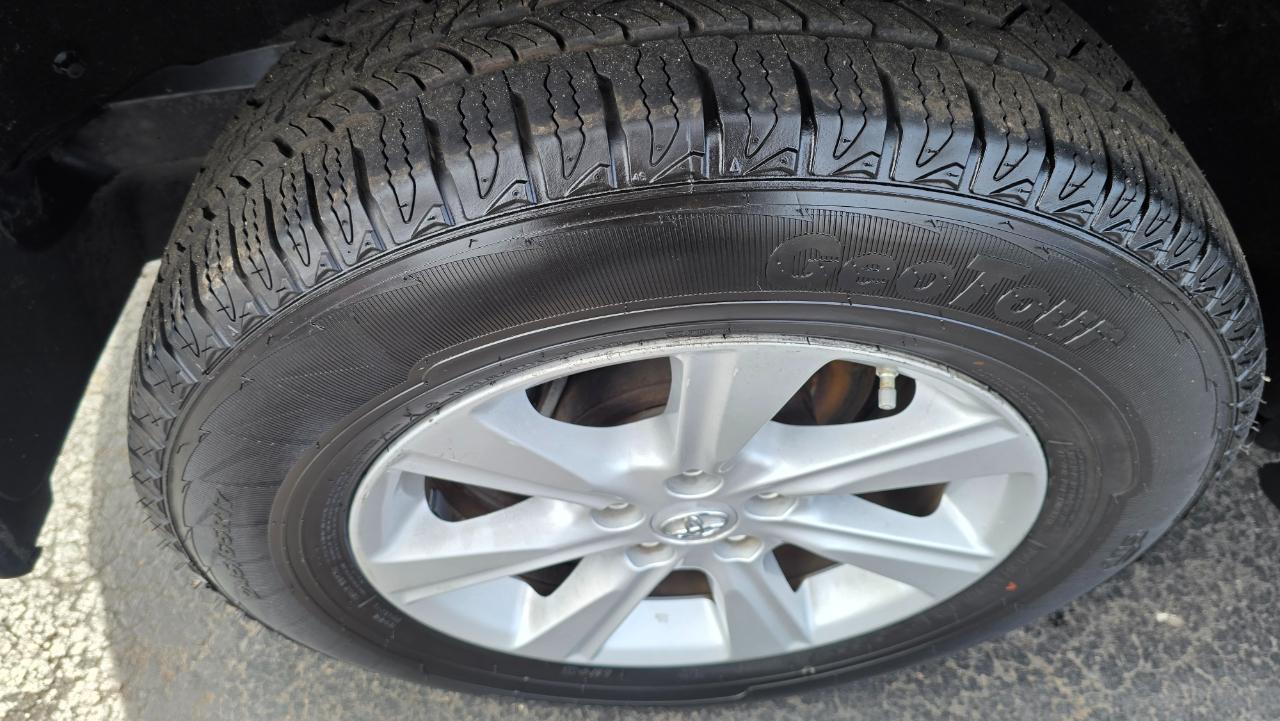 Toyota Highlander 4dr V6 4WD (Natl) 2011