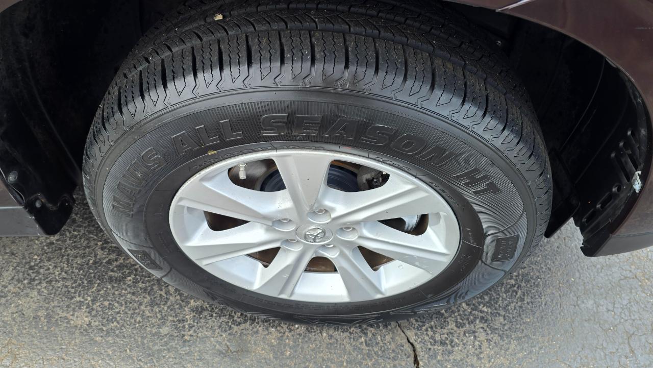 Toyota Highlander 4dr V6 4WD (Natl) 2011