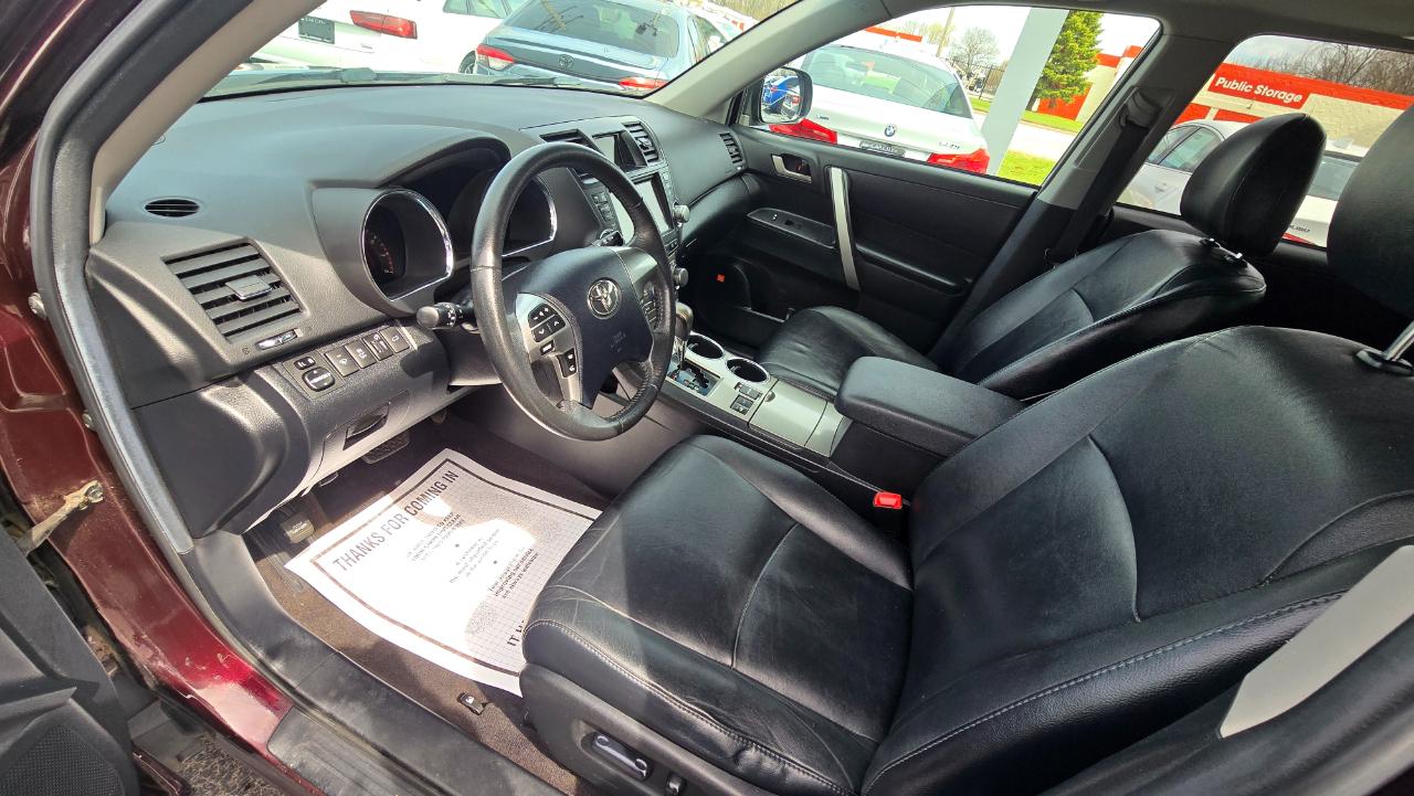 Toyota Highlander 4dr V6 4WD (Natl) 2011