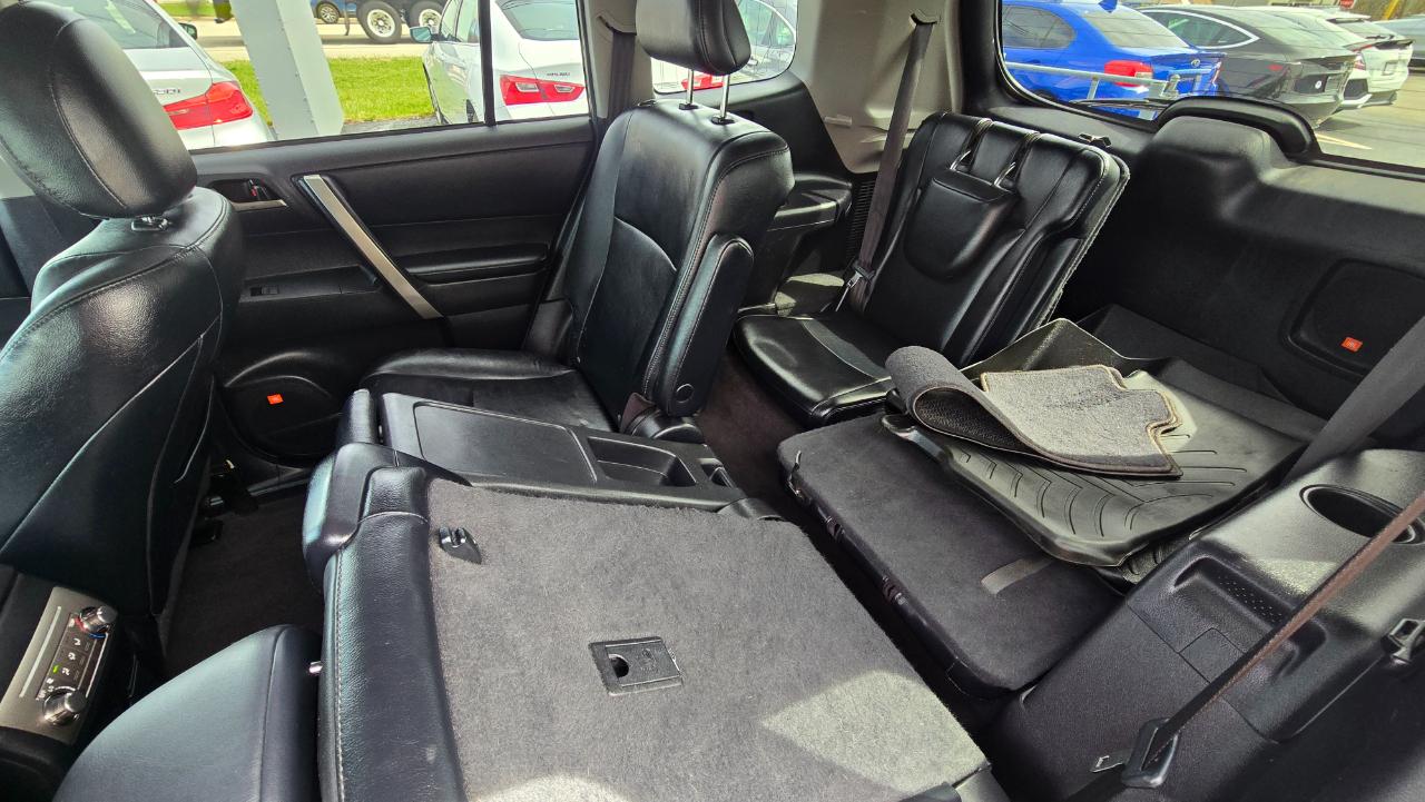 Toyota Highlander 4dr V6 4WD (Natl) 2011