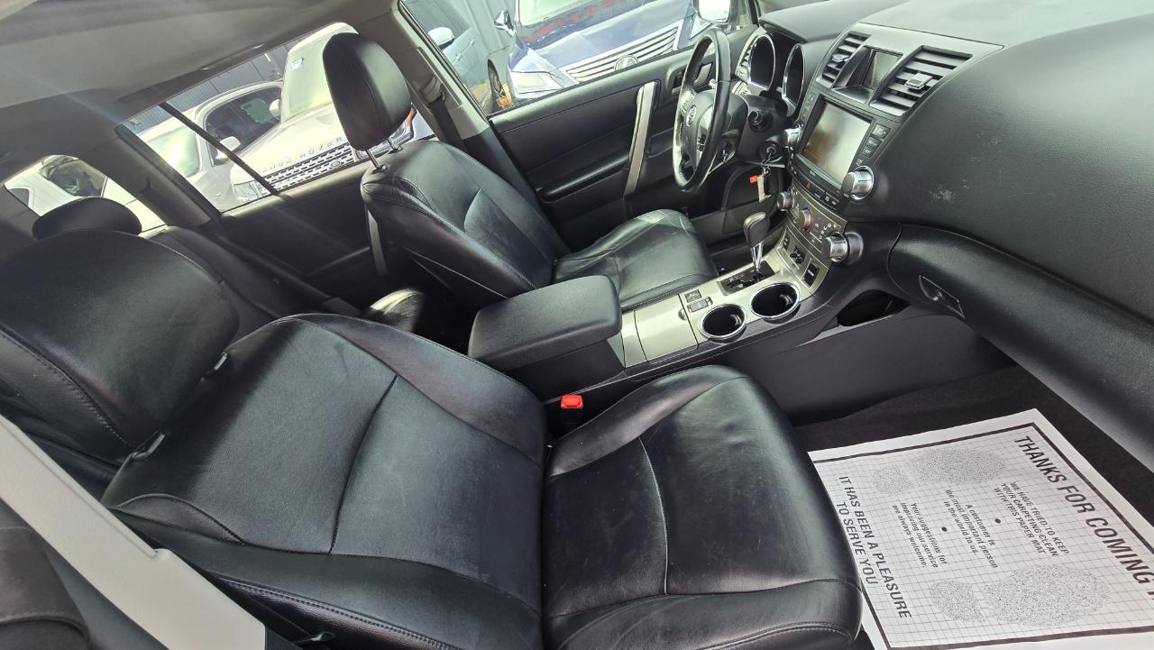 Toyota Highlander 4dr V6 4WD (Natl) 2011